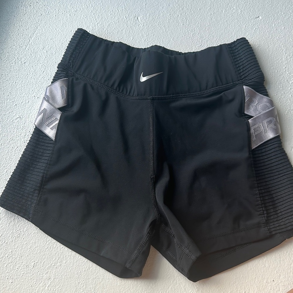 Nike pros size medium